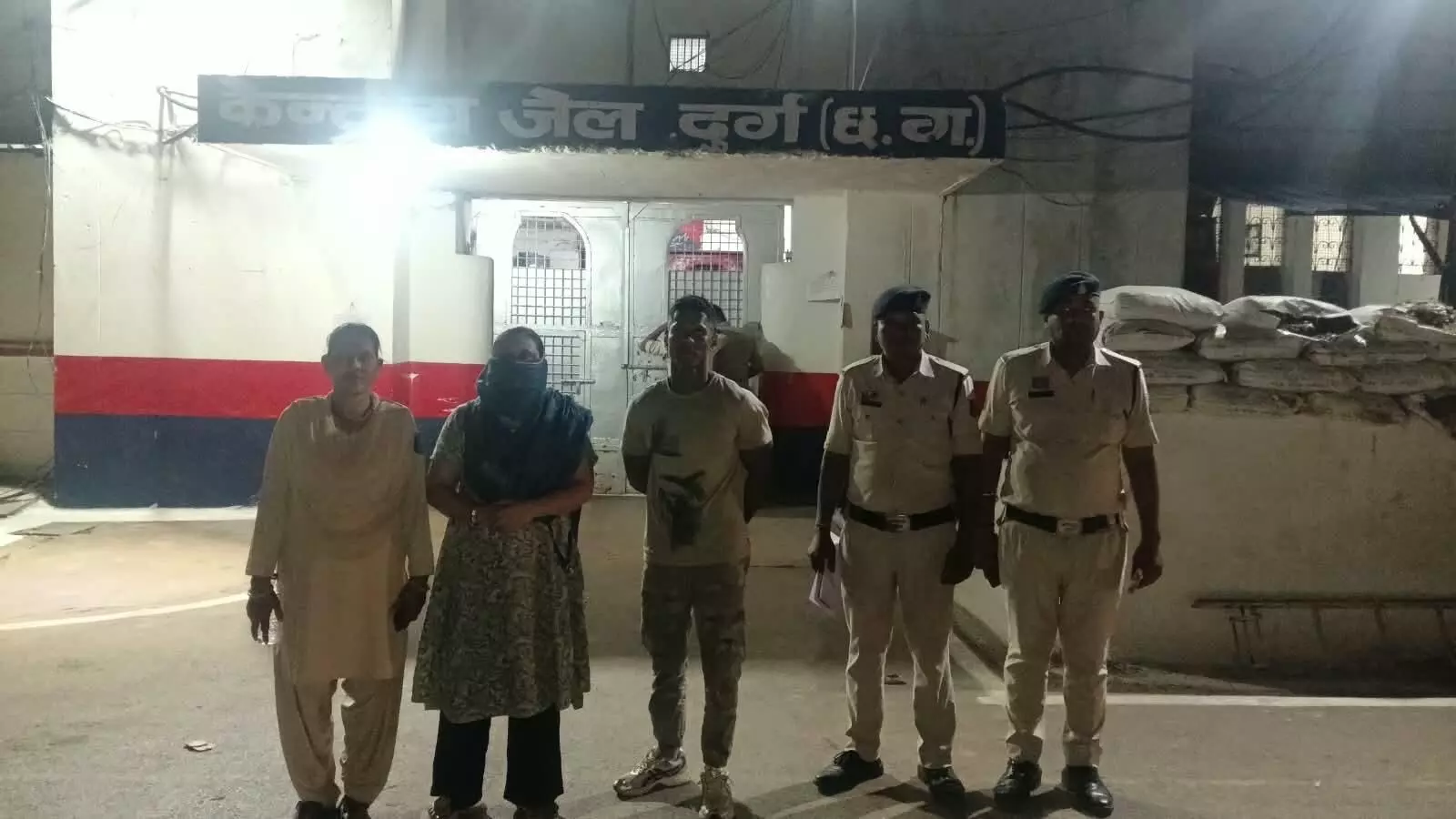 CG Crime : 11 लाख के लेन-देन विवाद में CAF जवान का अपहरण, बंधक बनाकर किया मारपीट, दो गिरफ्तार CG Crime : 11 लाख के लेन-देन विवाद में CAF जवान का अपहरण, बंधक बनाकर किया मारपीट, दो गिरफ्तार
