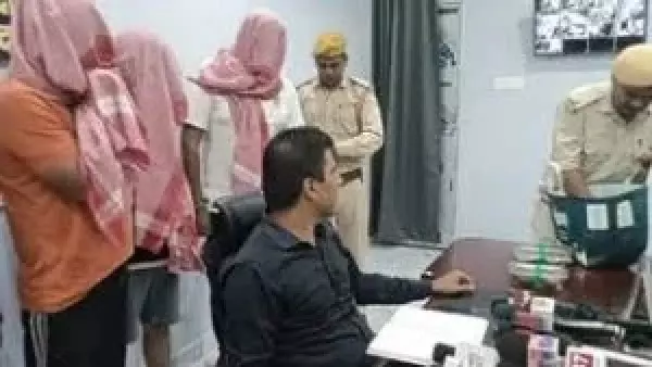 Jharkhand news : वन्यजीव तस्करी का भंडाफोड़, लाखों रूपए के माल के साथ तीन आरोपी गिरफ्तार Jharkhand news : वन्यजीव तस्करी का भंडाफोड़, लाखों रूपए के माल के साथ तीन आरोपी गिरफ्तार