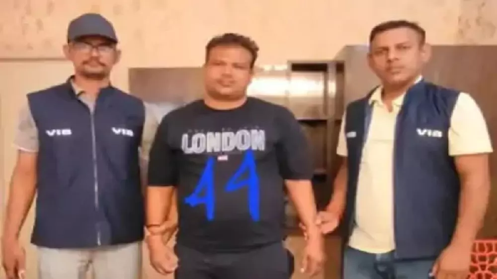 Bihar News : बक्सर में 50 हजार की रिश्वत लेते दरोगा गिरफ्तार, केस में मदद और पैरवी के नाम पर मांग रहा था रकम Bihar News : बक्सर में 50 हजार की रिश्वत लेते दरोगा गिरफ्तार, केस में मदद और पैरवी के नाम पर मांग रहा था रकम