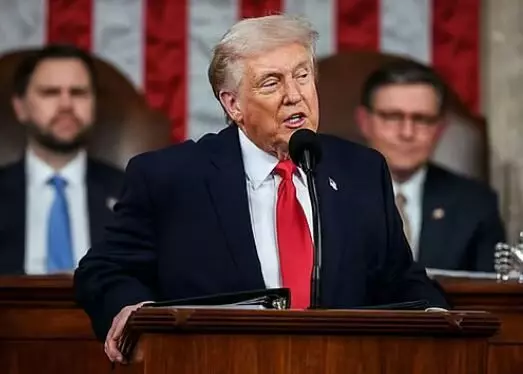 Trump India Tariff Waiver: ट्रम्प ने भारत पर 100% टैरिफ वाला कानून रोका, बोले- यह अमेरिका के हित में, रूस के साथ की बड़ी डीजल डील Trump India Tariff Waiver: ट्रम्प ने भारत पर 100% टैरिफ वाला कानून रोका, बोले- यह अमेरिका के हित में, रूस के साथ की बड़ी डीजल डील
