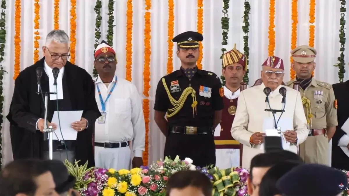 उत्तराखंड के नए राज्यपाल बने डॉ. ढाल सिंह बिसेन, लोकभवन में हुआ शपथ ग्रहण समारोह उत्तराखंड के नए राज्यपाल बने डॉ. ढाल सिंह बिसेन, लोकभवन में हुआ शपथ ग्रहण समारोह