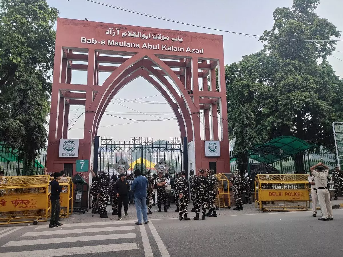 JNU में 17 दिन बाद छात्रों की भूख हड़ताल खत्म, 5 पदाधिकारियों का निष्कासन रद्द JNU में 17 दिन बाद छात्रों की भूख हड़ताल खत्म, 5 पदाधिकारियों का निष्कासन रद्द