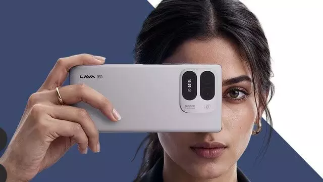 Lava Aura Curve 5G लॉन्च: 50MP कैमरा और 6,000mAh बैटरी, कर्व्ड डिस्प्ले के साथ मिलेंगे ये फीचर्स, इतनी है प्राइस Lava Aura Curve 5G लॉन्च: 50MP कैमरा और 6,000mAh बैटरी, कर्व्ड डिस्प्ले के साथ मिलेंगे ये फीचर्स, इतनी है प्राइस