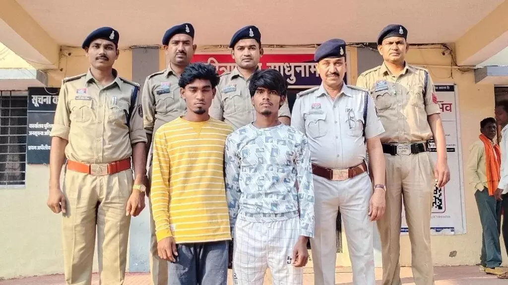 CG Crime : किशोरी की हत्या की गुत्थी सुलझी, प्रेम संबंध में विवाद के बाद गला दबाकर प्रेमी ने की हत्या, दो गिरफ्तार CG Crime : किशोरी की हत्या की गुत्थी सुलझी, प्रेम संबंध में विवाद के बाद गला दबाकर प्रेमी ने की हत्या, दो गिरफ्तार