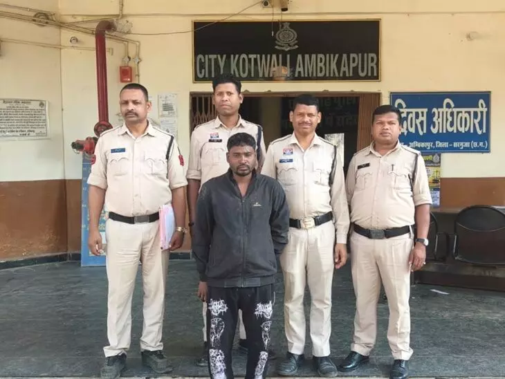 CG Crime : दशहरे की रात पत्नी की बेरहमी से हत्या, बच्चों के सामने लोहे के पाइप और डंडे से पीटा, आरोपी गिरफ्तार CG Crime : दशहरे की रात पत्नी की बेरहमी से हत्या, बच्चों के सामने लोहे के पाइप और डंडे से पीटा, आरोपी गिरफ्तार