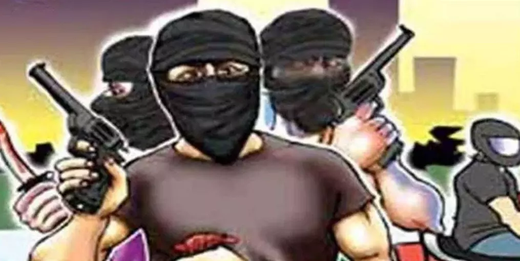 MP Crime : दिनदहाड़े ताबड़तोड़ फायरिंग, नकाबपोश बदमाशों की गोली से युवक की मौत MP Crime : दिनदहाड़े ताबड़तोड़ फायरिंग, नकाबपोश बदमाशों की गोली से युवक की मौत