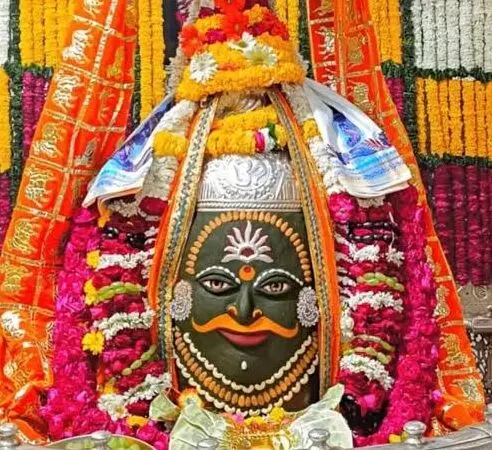 Mahakal Darshan : बाबा महाकाल के दर्शन से मंगलमय बनाएं अपना मंगलवार, देखें Live Mahakal Darshan : बाबा महाकाल के दर्शन से मंगलमय बनाएं अपना मंगलवार, देखें Live