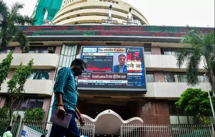 Share Market: सेंसेक्स 905 अंक उछला, निवेशकों की चांदी, 5 लाख करोड़ की कमाई Share Market: सेंसेक्स 905 अंक उछला, निवेशकों की चांदी, 5 लाख करोड़ की कमाई