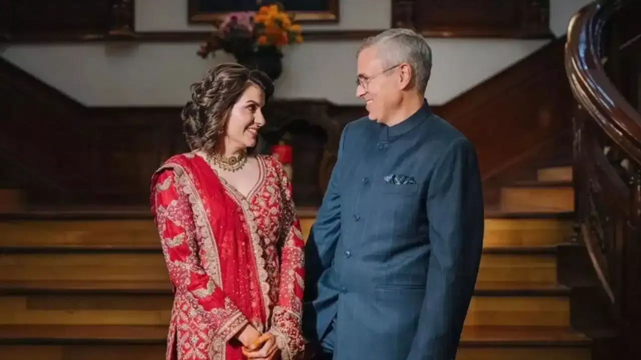 CM Omar Abdullah-Nidhi Razdan: जम्मू-कश्मीर के CM उमर अब्दुल्ला ने पत्रकार निधि राजदान से की शादी, सोशल मीडिया पर शेयर की तस्वीरें CM Omar Abdullah-Nidhi Razdan: जम्मू-कश्मीर के CM उमर अब्दुल्ला ने पत्रकार निधि राजदान से की शादी, सोशल मीडिया पर शेयर की तस्वीरें